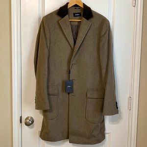 Mens izma brand “At-the-knee” dress trench coat. Size: Medium